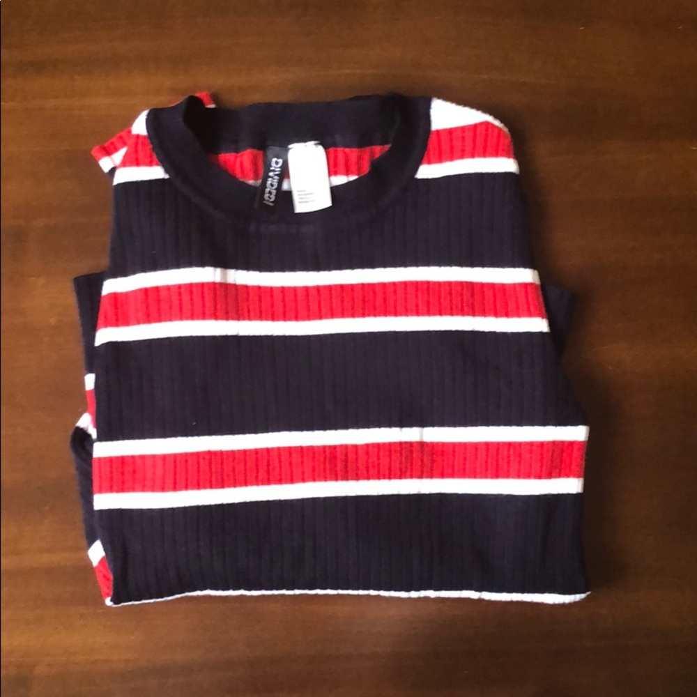 Sweater - Picture 2 of 4